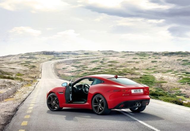 2015_JAGUAR_F-TYPE_COUPE_red_pic-5