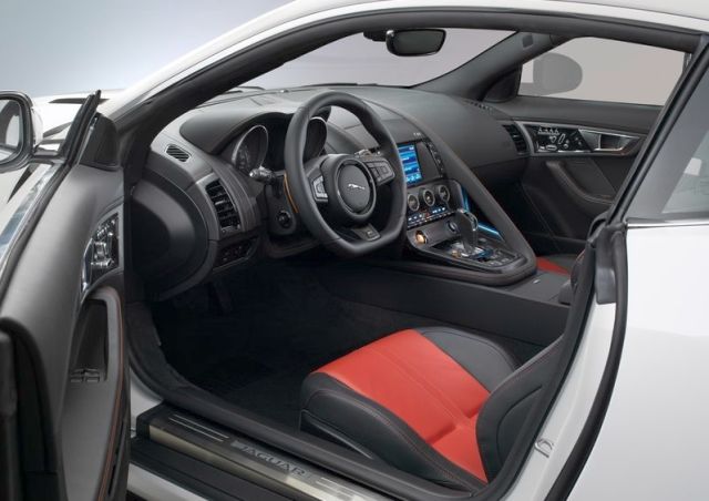 2015_JAGUAR_F-TYPE_R_dashboard&interior_pic-10