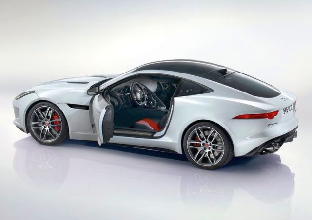 2015_JAGUAR_F-TYPE_R_rear_pic-7