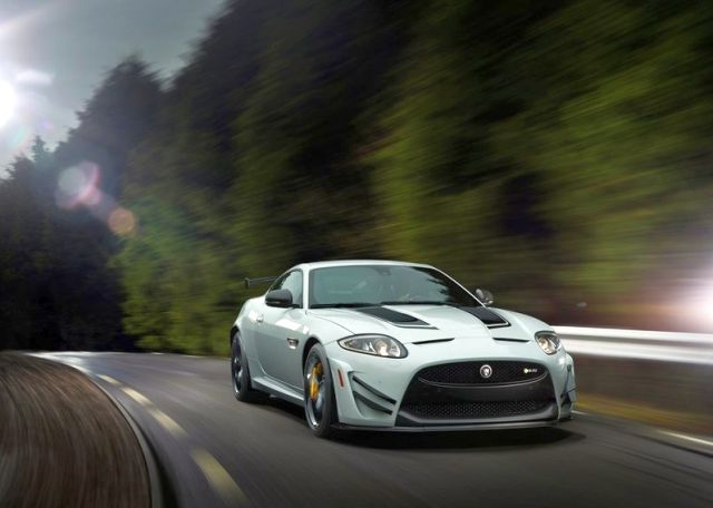 2015_JAGUAR_XKR-S_GT_front_pic-6