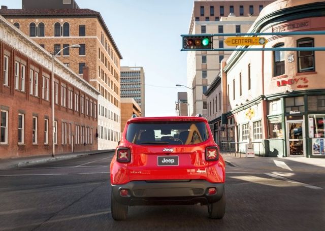 2015_JEEP_RENEGADE_front_pic-9