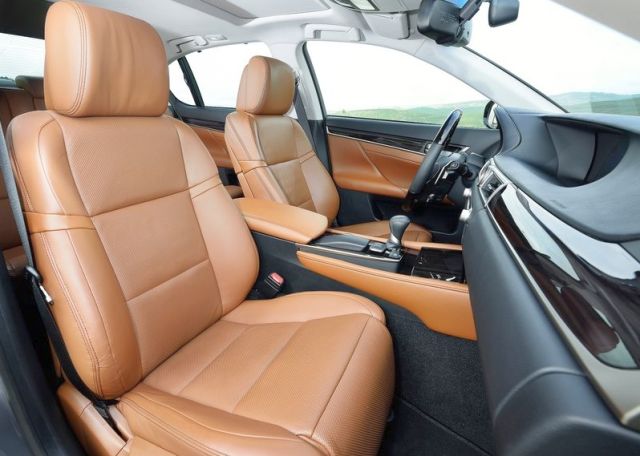 2015_LEXUS_GS_300H_leather_seats_pic-9