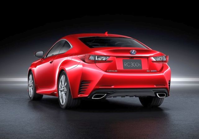 2015_LEXUS_RC_rear_pic-4