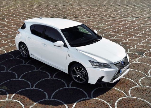 2015_LEXUS_front_pic-4