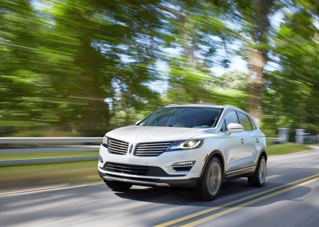 2015_LINCOLN_MKC_SUV_front_pic-3