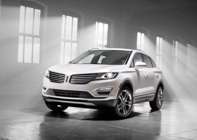 2015_LINCOLN_MKC_SUV_front_pic-4