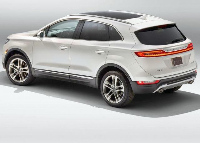 2015_LINCOLN_MKC_SUV_rear_pic-5