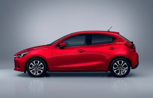 2015 MAZDA 2