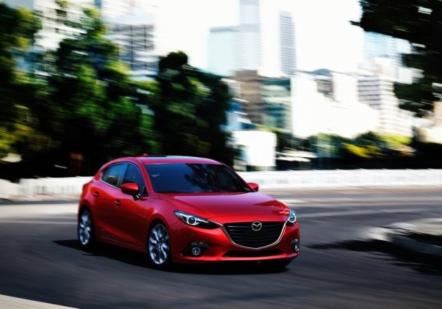 2015_MAZDA_3_front_pic-2