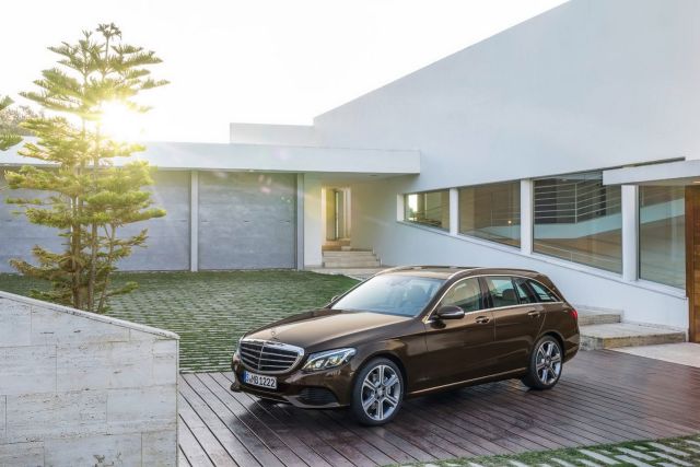 2015_MERCEDES_C-CLASS_ESTATE_pic-12