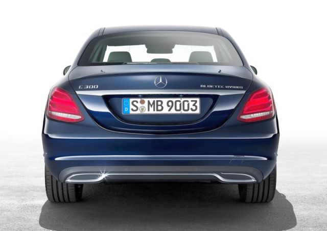 2015_MERCEDES_C-CLASS_rear_pic-3