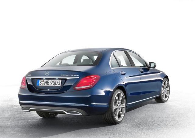 2015_MERCEDES_C-CLASS_rear_pic-5