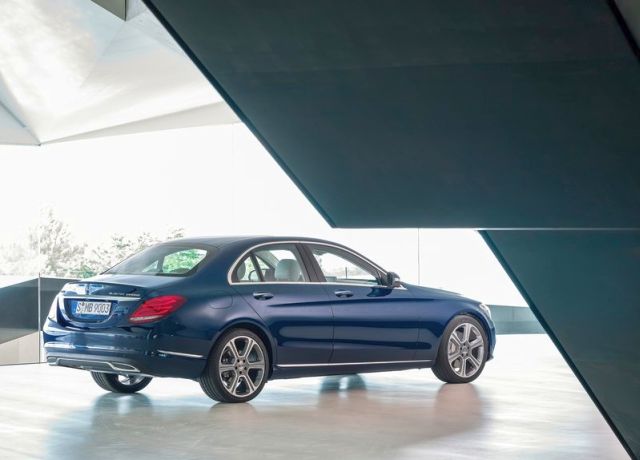 2015_MERCEDES_C-CLASS_rear_pic-7