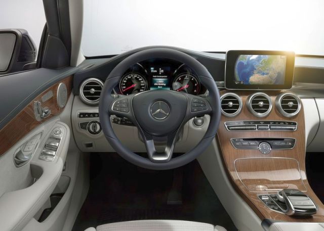 2015_MERCEDES_C-CLASS_steeringwheel_pic-18