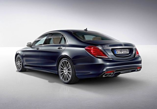 2015_MERCEDES_S600_rear_pic-3