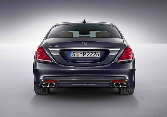 2015_MERCEDES_S600_rear_pic-5