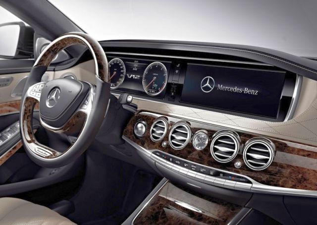 2015_MERCEDES_S600_steeringwheel_pic-7