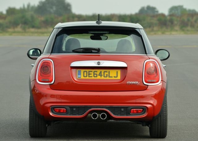 2015_MINI_COOPER_S_5 Door_pic-9