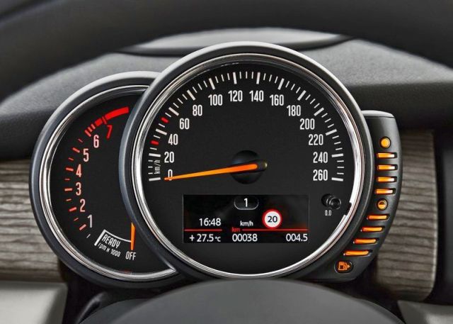 2015_MINI_COOPER_dashboard_pic-17