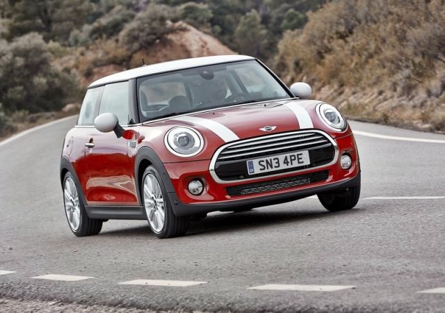 2015_MINI_COOPER_front_pic-5