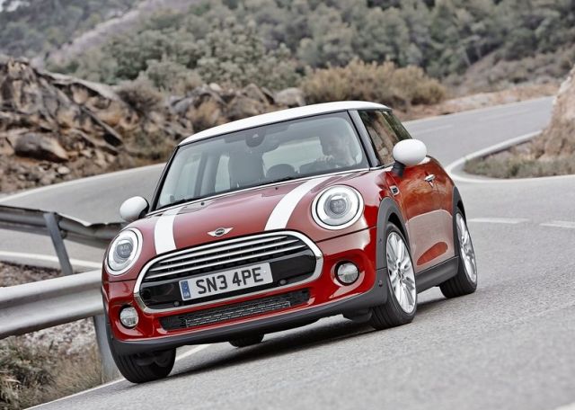 2015_MINI_COOPER_front_pic-6