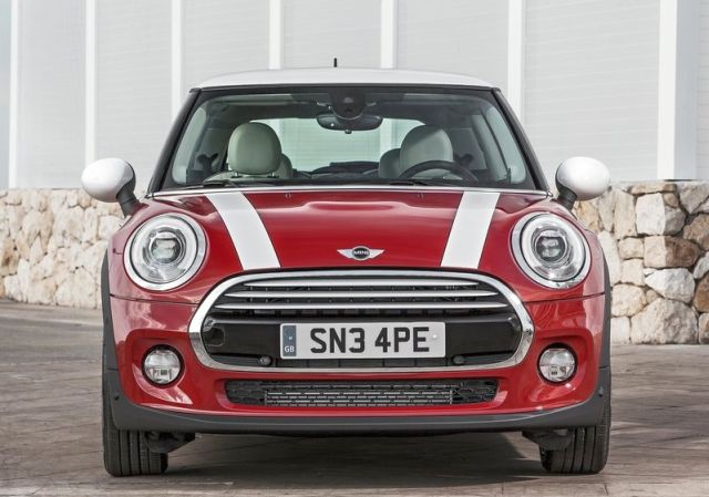 2015_MINI_COOPER_front_pic-7