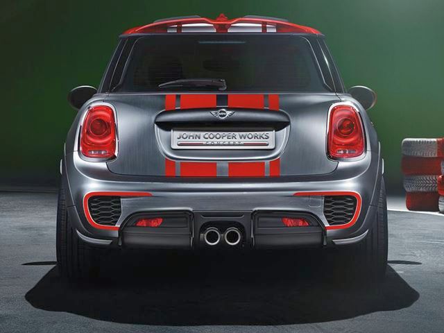 2015_MINI_JOHN_COOPER_WORKS_rear_pic-5