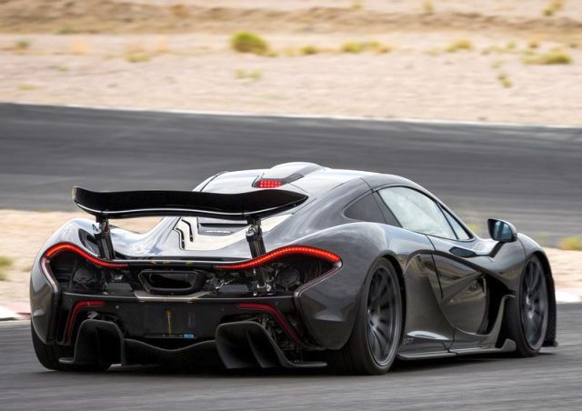 2015_McLAREN_P1_rear_pic-13