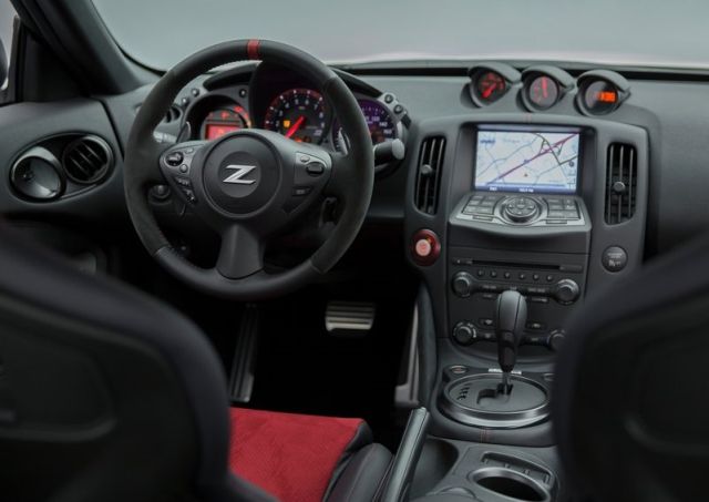 2015_NISSAN_370Z_NISMO_steeringwheel_pic-11