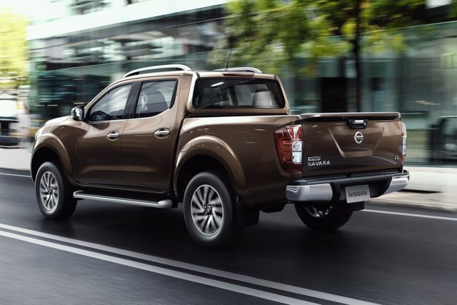 2015_NISSAN_NAVARA_pic-4