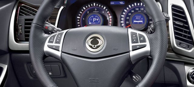 2015_New_SSANGYONG_KORANDO_steeringwheel_pic-11