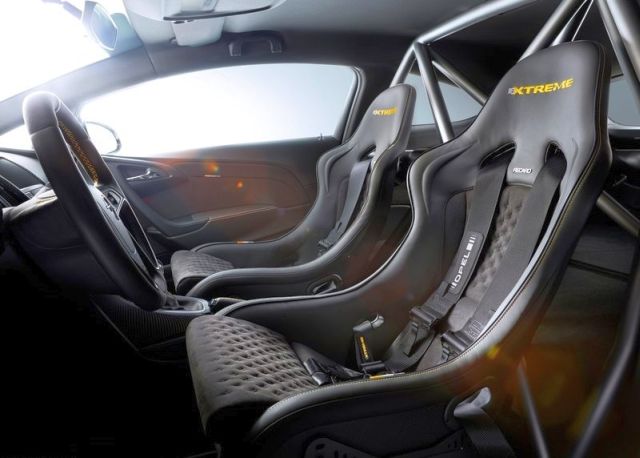 2015_OPEL_ASTRA_OPC_EXREME_seats_pic-5