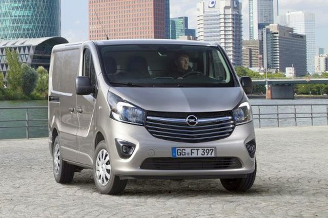 2015_OPEL_VIVARO_II_front_pic-2