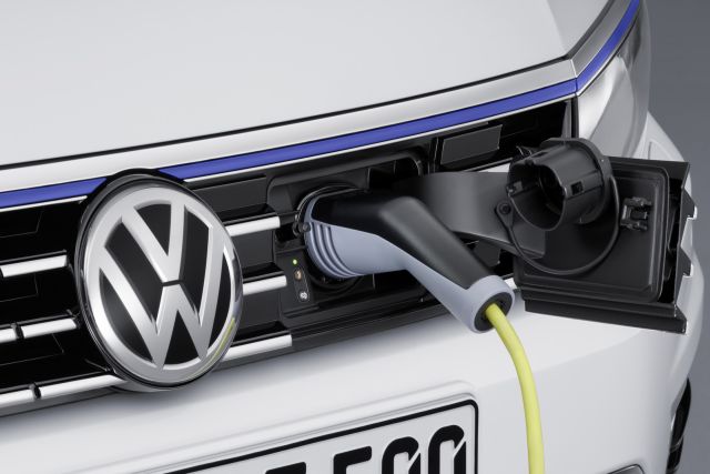 2015 VW PASSAT GTE  Plug-in Hybrid