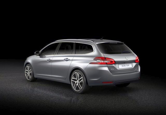 2015_PEUGEOT_308_SW_rear_pic-5