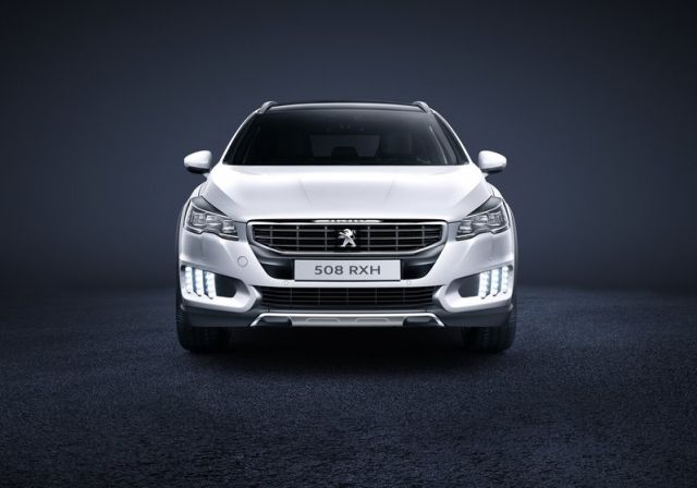 2015_PEUGEOT_508_RXH_restyle_pic-5