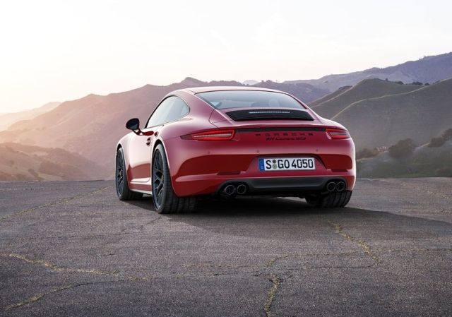 2015_PORSCHE_911_GTS_pic-5