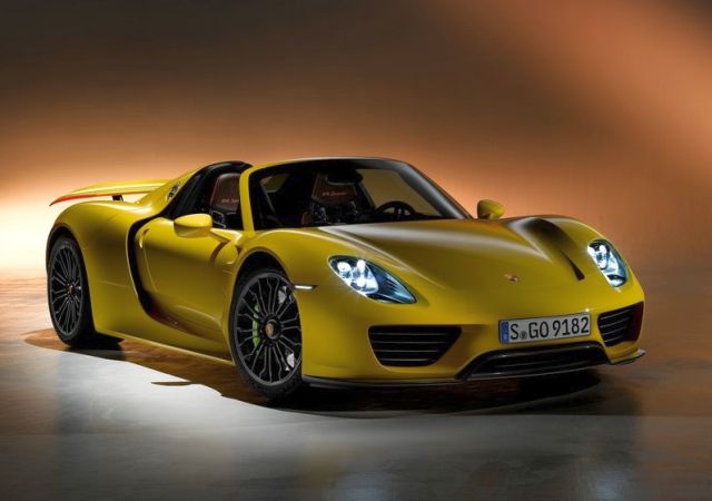 2015_PORSCHE_918_SPIDER_front_pic-2