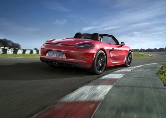 2015_PORSCHE_BOXSTER_rear_pic-4