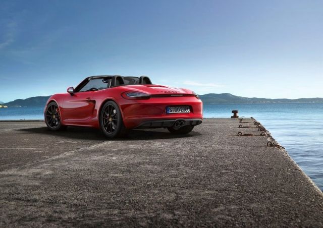 2015_PORSCHE_BOXSTER_rear_pic-5