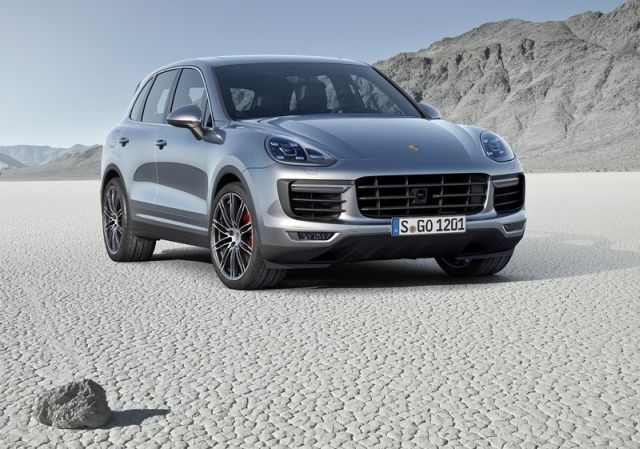 2015 PORSCHE CAYENNE