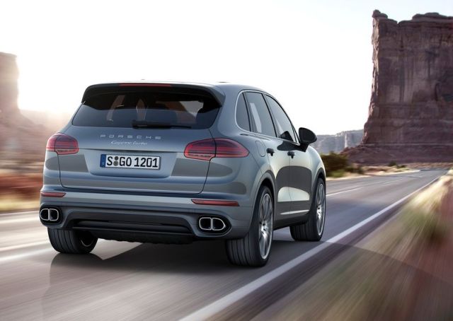 2015_PORSCHE_CAYENNE_pic-2