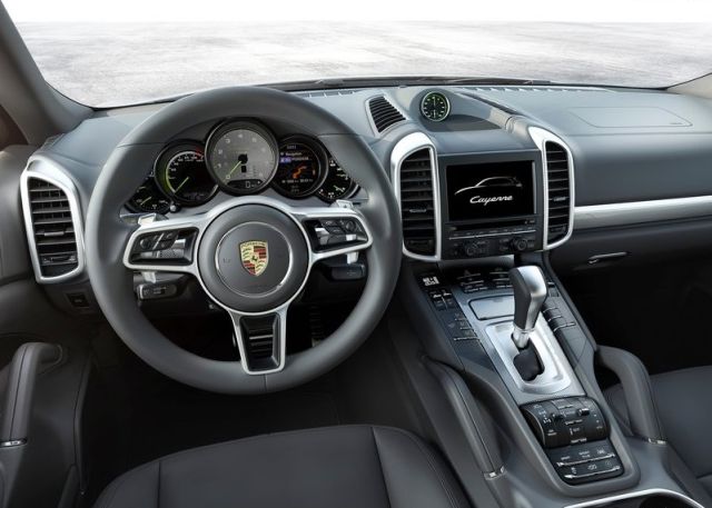 2015 PORSCHE CAYENNE