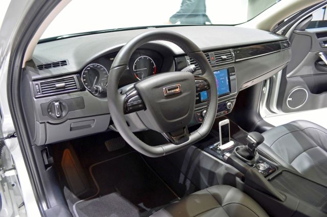 2015_Qoros_3_SPORT_PACKAGE_dashboard&interior_pic-6