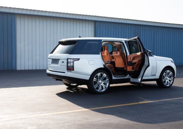 2015_RANGE_ROVER_LWB_rear_pic-9