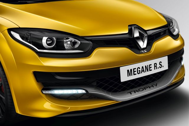 2015_RENAULT_MEGANE_RS_275_TROPHY_pic-5