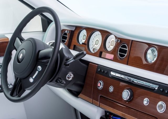 2015_ROLLS-ROYCE_PHANTOM_SERENITY_pic-3