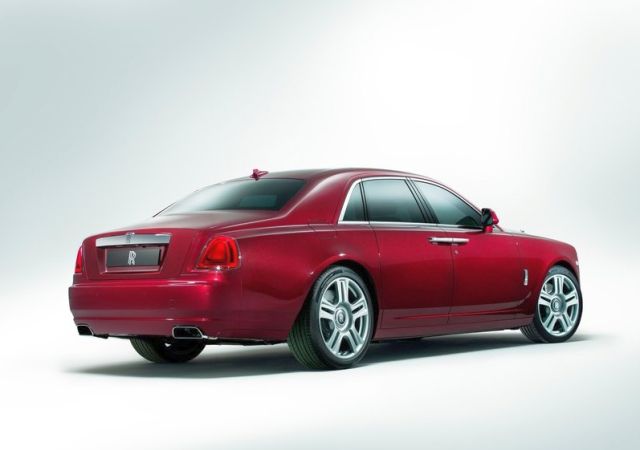 2015_ROLLS_ROYCE_GHOST_SERIES_II_rear_pic-3