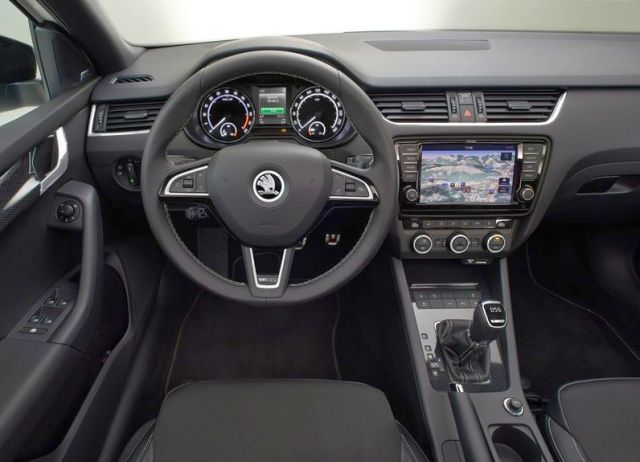 2015_SKODA_OCTAVIA_VRS_COMBI_dashboard_pic-9