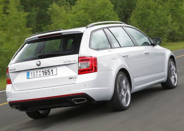 2015_SKODA_OCTAVIA_VRS_COMBI_sw_rear_pic-7